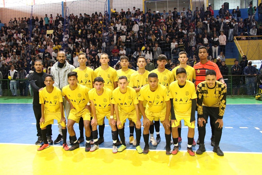 O time vitorioso nos Jogos Regionais Escolares de Sobradinho foi formado por 15 alunos do ensino médio entre 15 e 17 anos | Foto: Divulgação/PMDF