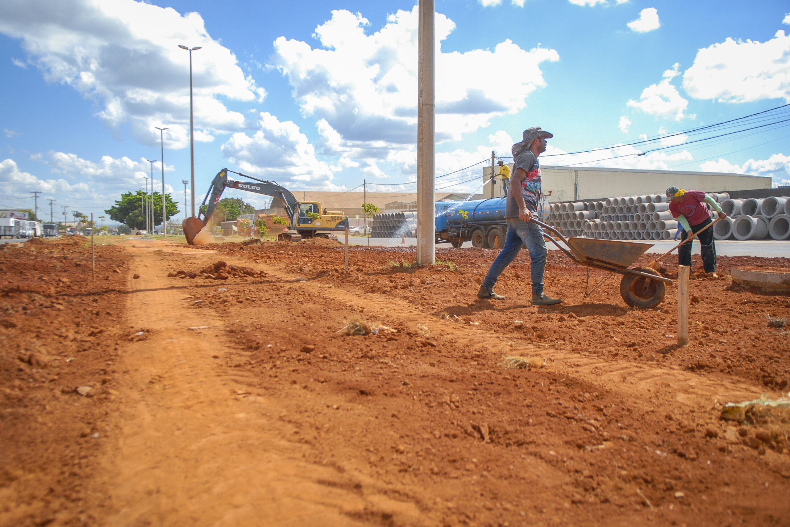 Com 2,3 km de extensão, a pista exclusiva para bicicletas vai conectar os pontos de ônibus e as duas praças da Área de Desenvolvimento Econômico | Fotos: Geovana Albuquerque/Agência Brasília