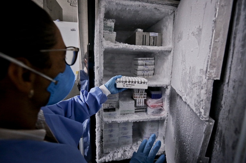 As amostras colhidas pela Vigilância Epidemiológica são encaminhadas ao Lacen | Foto: Arquivo Agencia Saúde