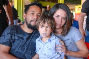 De mudança para São Sebastião, o casal Davi Rocha e Claudia Vieira foi conhecer o programa dominical