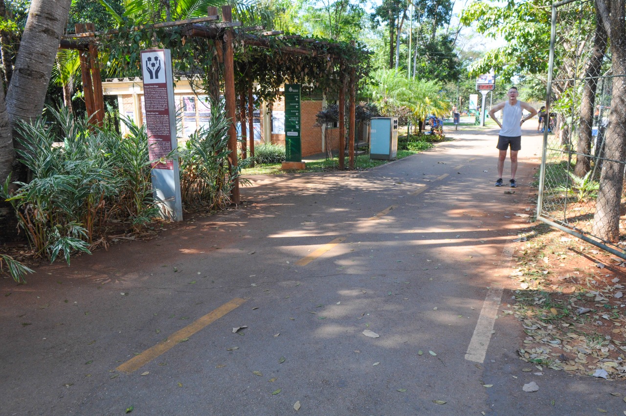 O Parque Ecológico Olhos D’Água oferece trilhas, pista de caminhada com 2 km de extensão, parque infantil, circuito de ginástica, além de gramado para banho de sol e piquenique | Foto: Paulo H. Carvalho/Agência Brasília