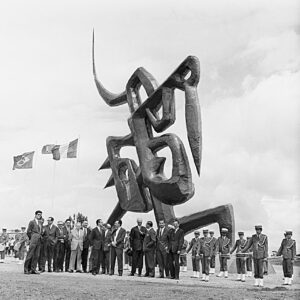 A escultura Solarius, do artista plástico Ange Falchi, foi doada pelo governo da França a Brasília e inaugurada em 1967 | Foto: Divulgação