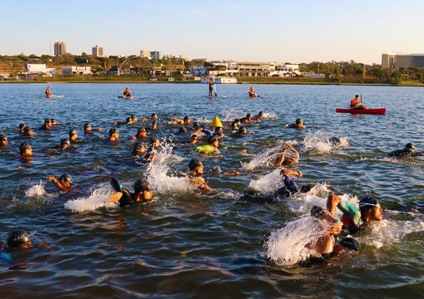 Limitada a 75 atletas, a competição de natação em águas abertas terá largada na Ermida Dom Bosco: percursos serão de 5 km, 3 km e 1 km