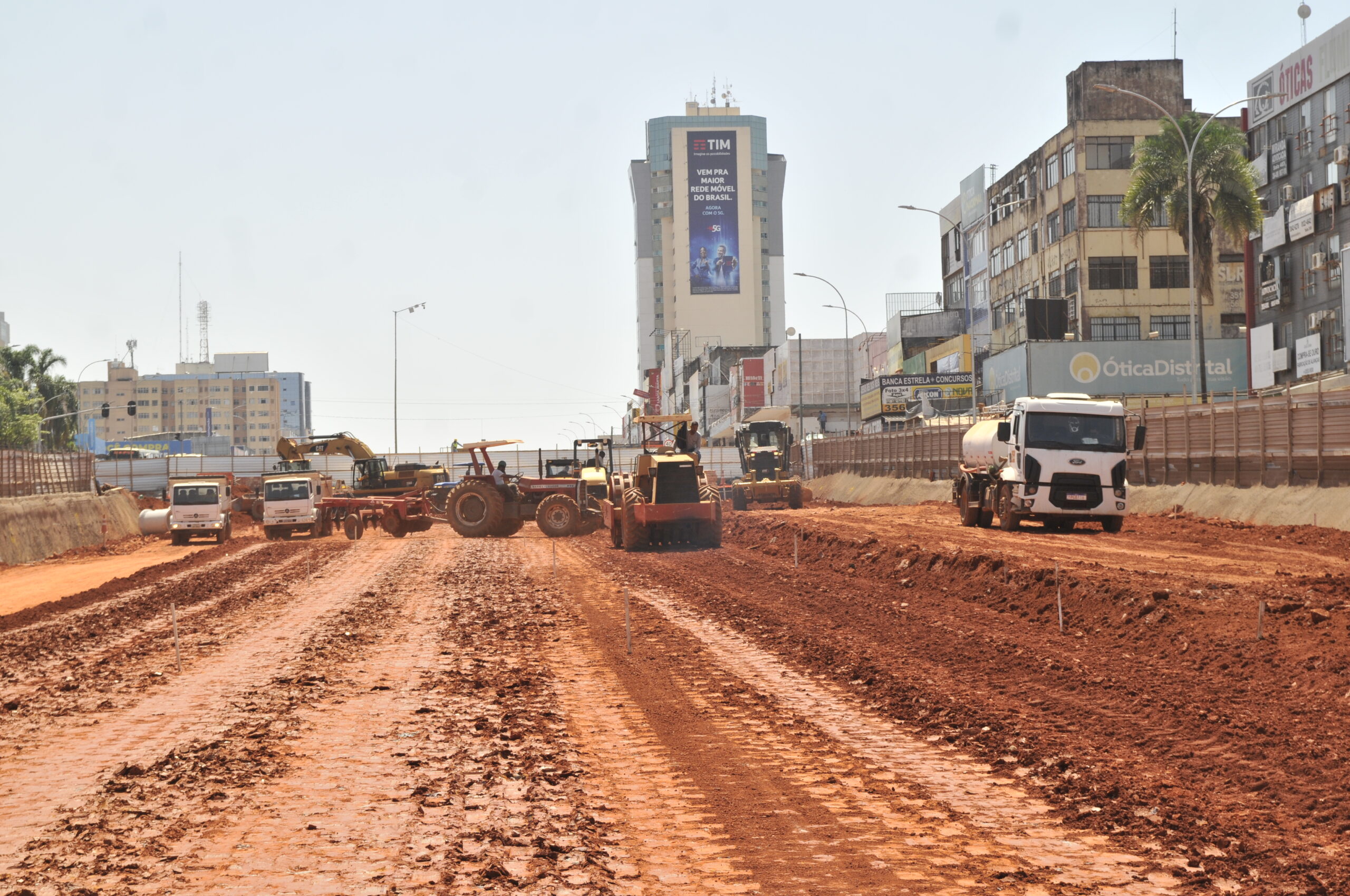 A Patrulha da Terraplanagem é composta por escavadeira, caminhão, motoniveladora, trator, caminhão pipa e rolo compactador | Foto: Lúcio Bernardo Jr/Agência Brasília
