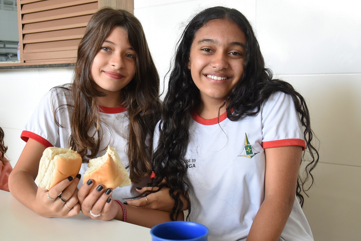 A Escola Classe 39 de Taguatinga estreou a novidade no lanche das crianças nesta segunda-feira (7). As alunas Mirelle Sophia e Laís Barros aprovaram