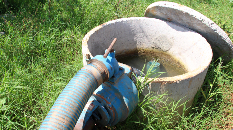 Caixa de distribuição do canal de irrigação em propriedade rural de Tabatinga, Planaltina