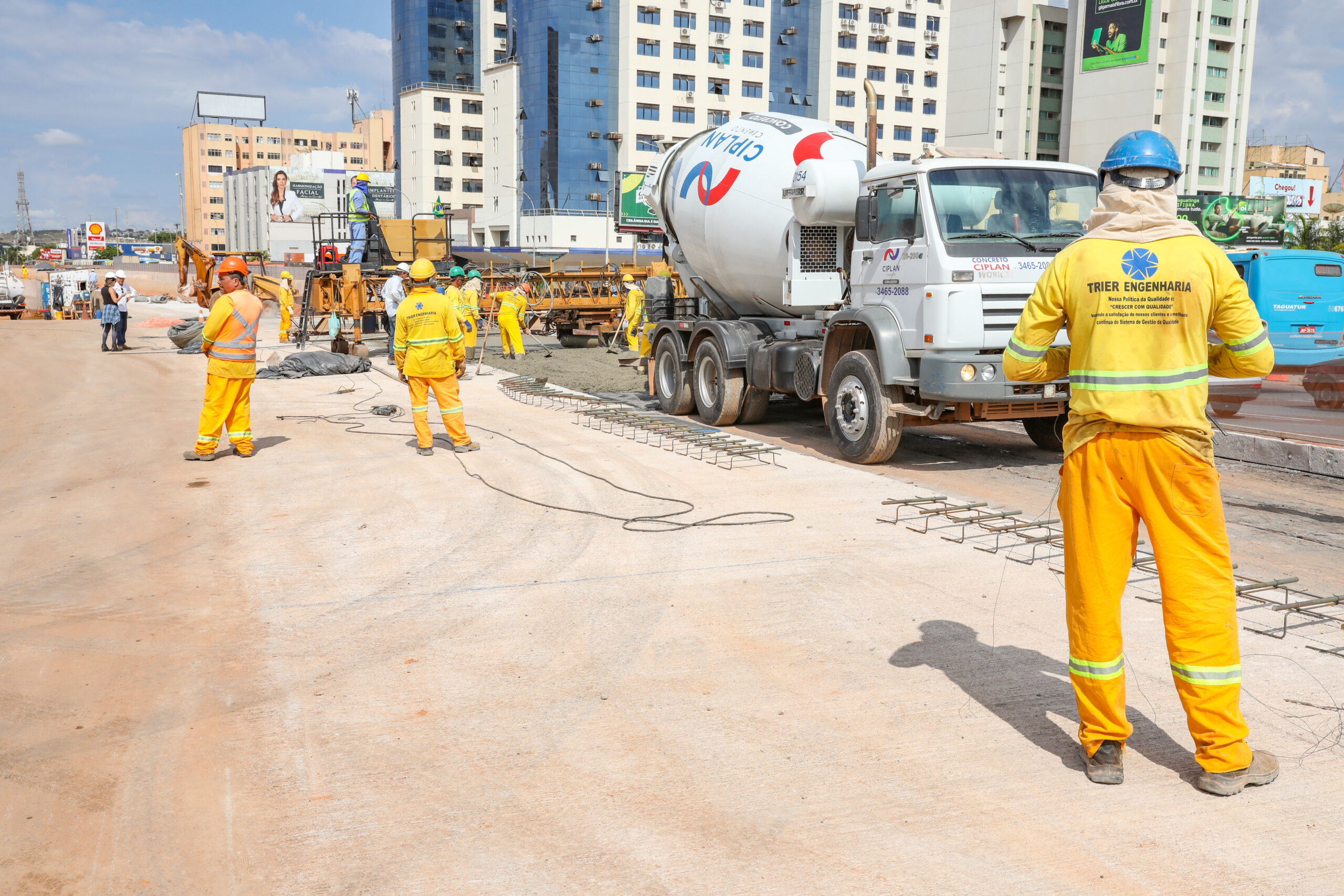 Trabalhos compreendem paredões de concreto armado; estruturas serão reforçadas com 11 toneladas de aço | Foto: Paulo H. Carvalho/Agência Brasília