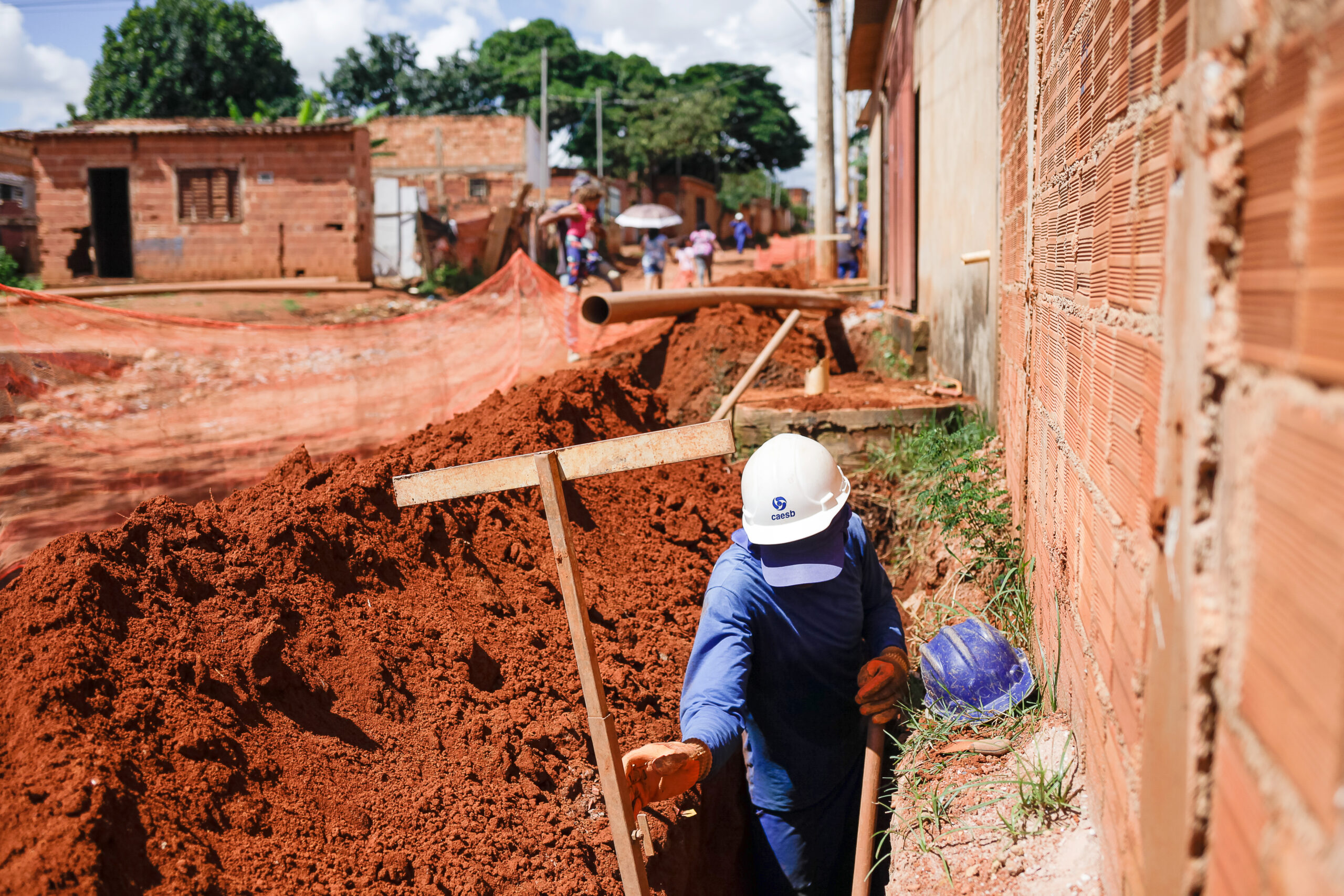Equipes trabalham para garantir o abastecimento da população local; investimento em todo o sistema supera R$ 16 milhões | Foto: Cristiano Carvalho/Caesb