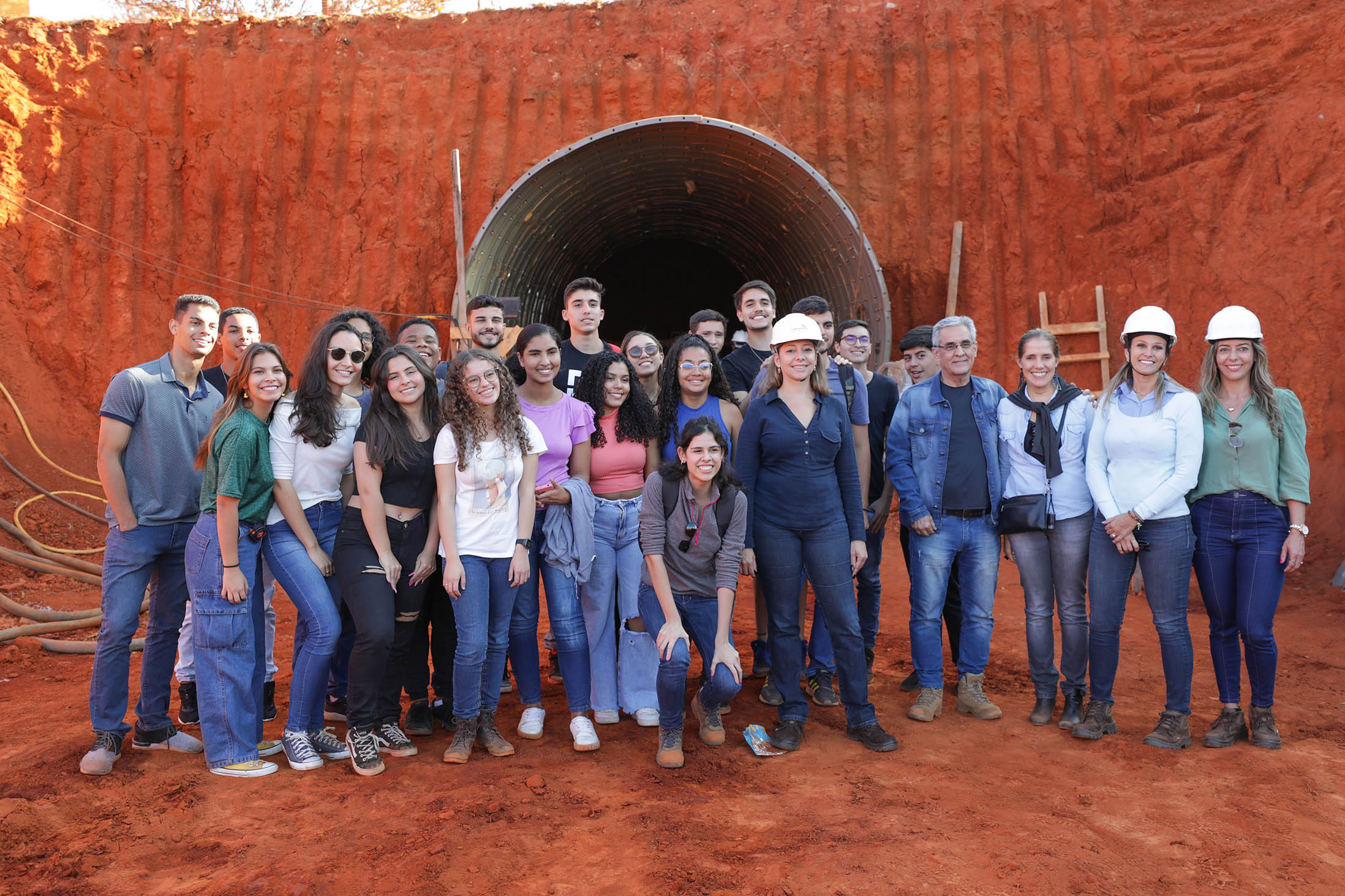 Alunos do curso de engenharia civil da UnB visitaram, nesta sexta (7), as obras do Drenar DF, o maior projeto de escoamento do Distrito Federal | Fotos: Tony Oliveira/Agência Brasília