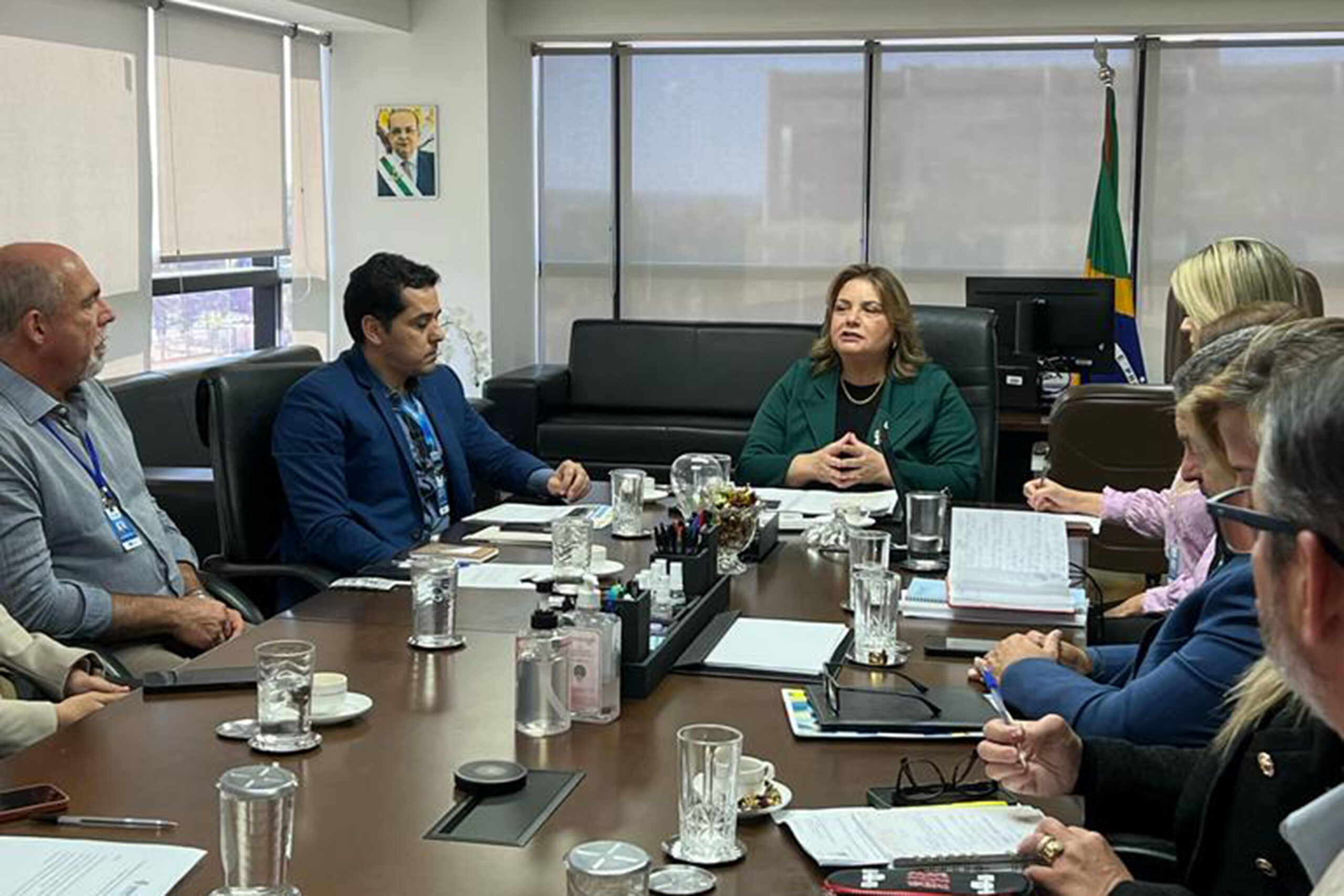 Em reunião com a secretária de Saúde, Lucilene Florêncio (C), representantes do IgesDF reforçaram o compromisso de manter assistência de saúde de qualidade, tendo o usuário como foco | Foto: Divulgação/IgesDF