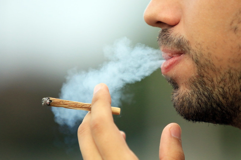 O tabagismo é apontado como a causa de desenvolvimento do câncer de pulmão, terceiro tipo mais incidente | Foto: Sandro Araújo/Agência Saúde
