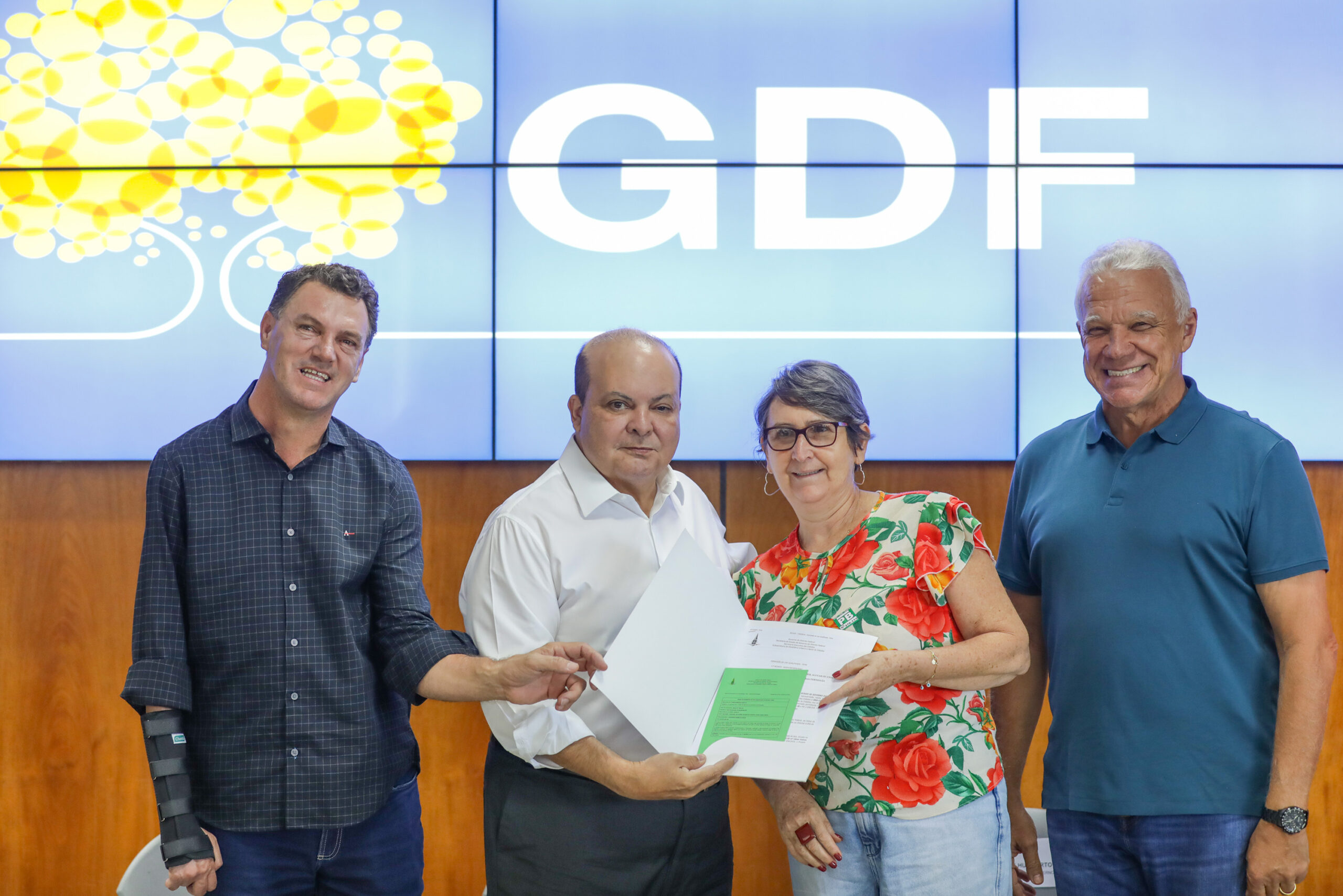 GDF entrega permissões a feirantes e investe R$ 20 milhões em novas feiras
