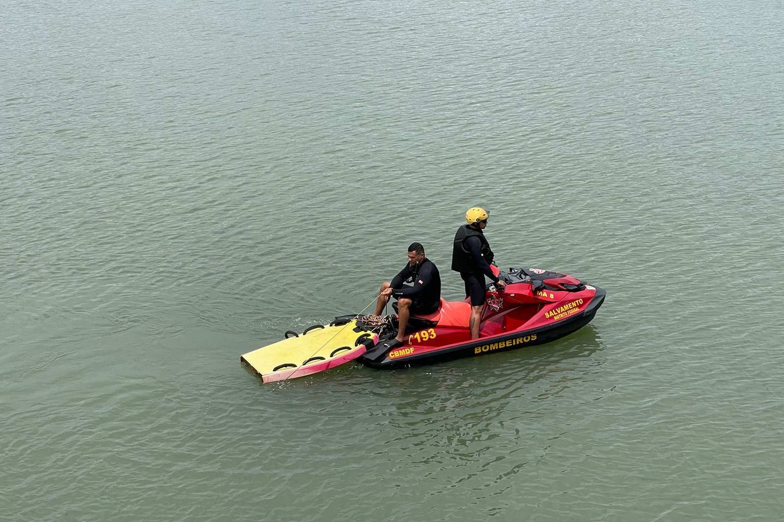 Mergulhadores do CBMDF atuam no combate a afogamentos no Lago Paranoá