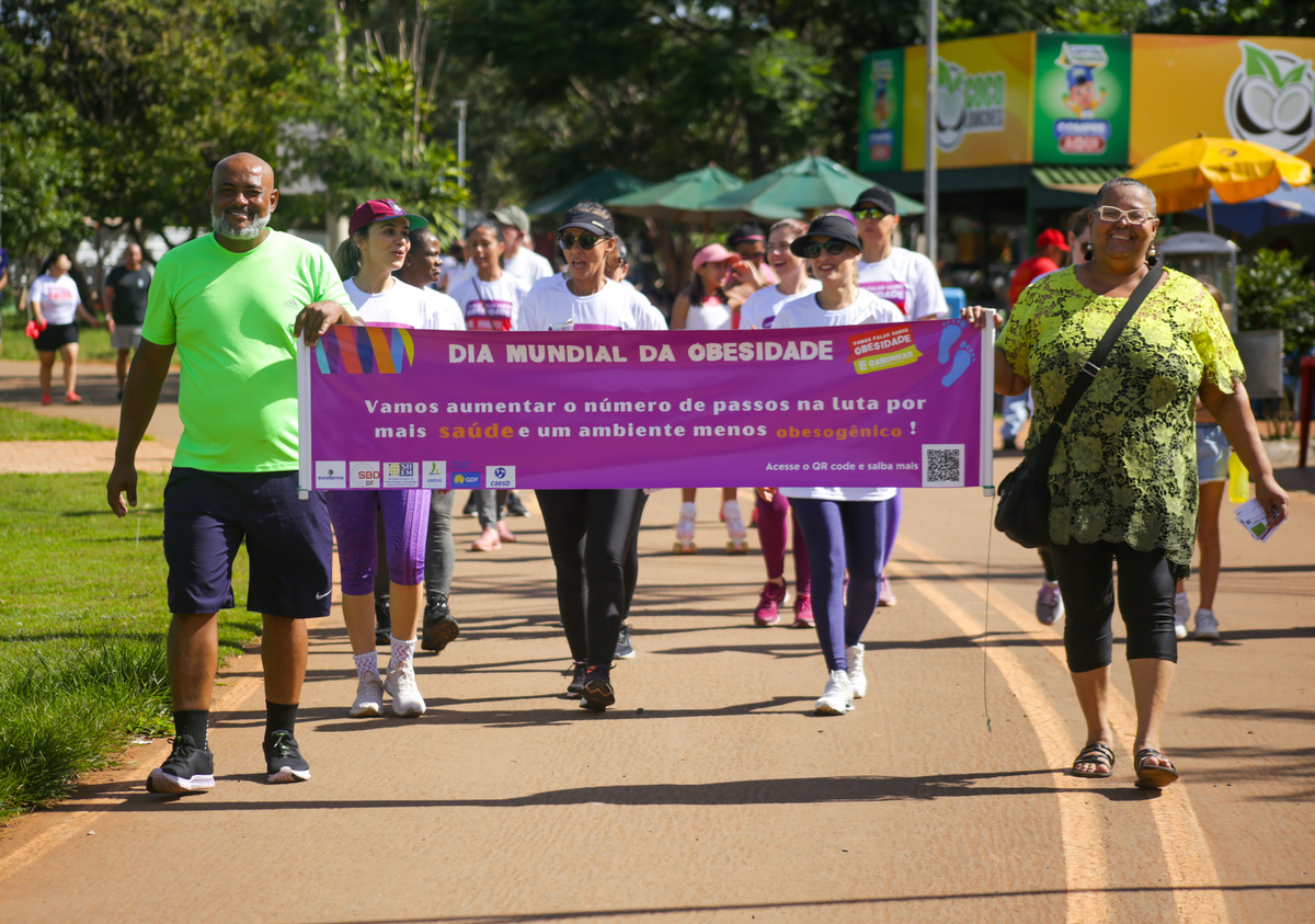 Caminhada contra preconceito e em prol da saúde celebra Dia Mundial da Obesidade