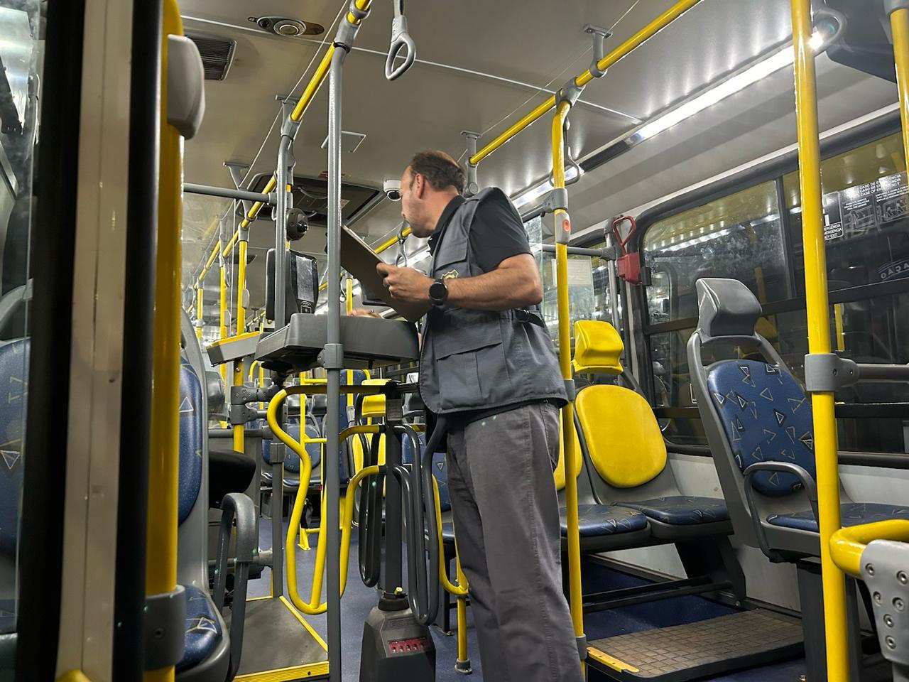 Ônibus das linhas de São Sebastião passam por vistoria preventiva