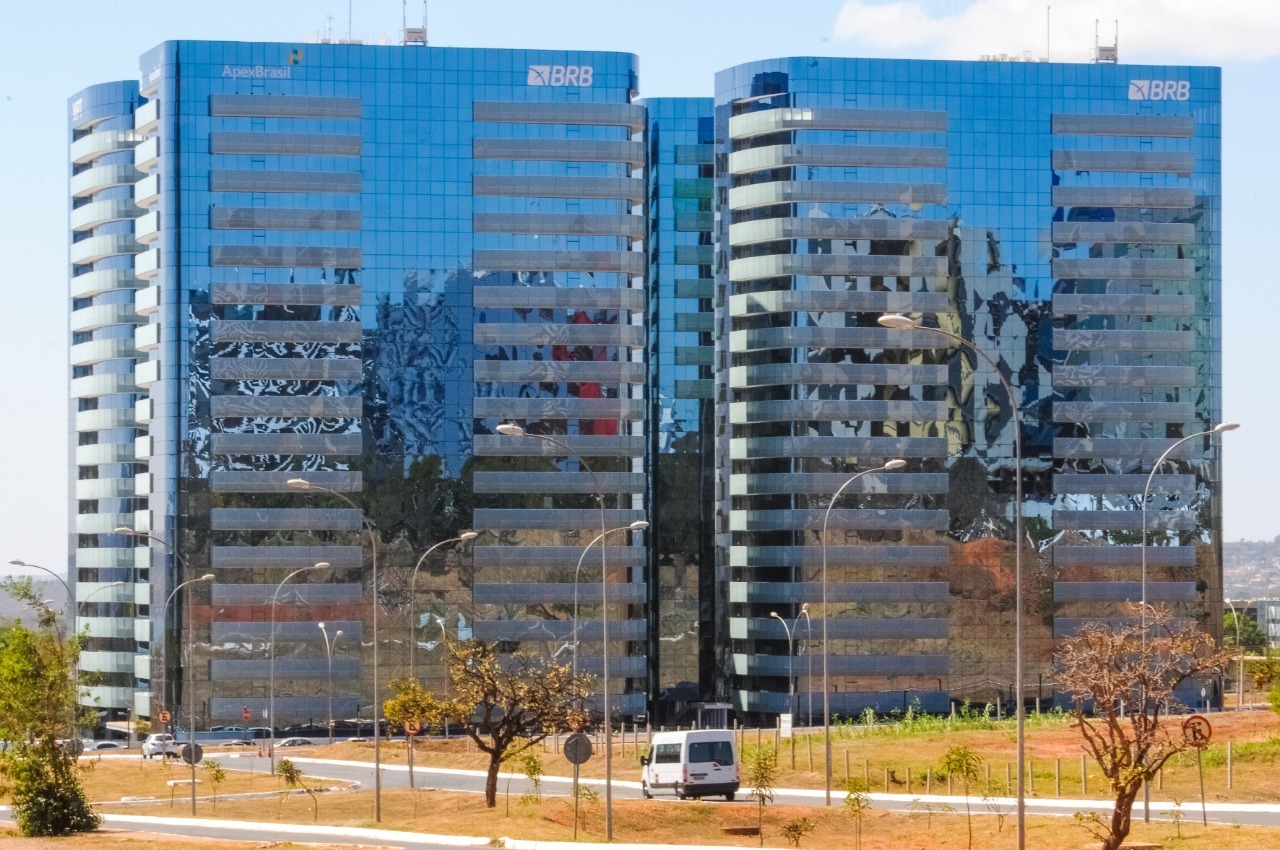 Banco de Brasília recebe premiação do setor imobiliário do DF