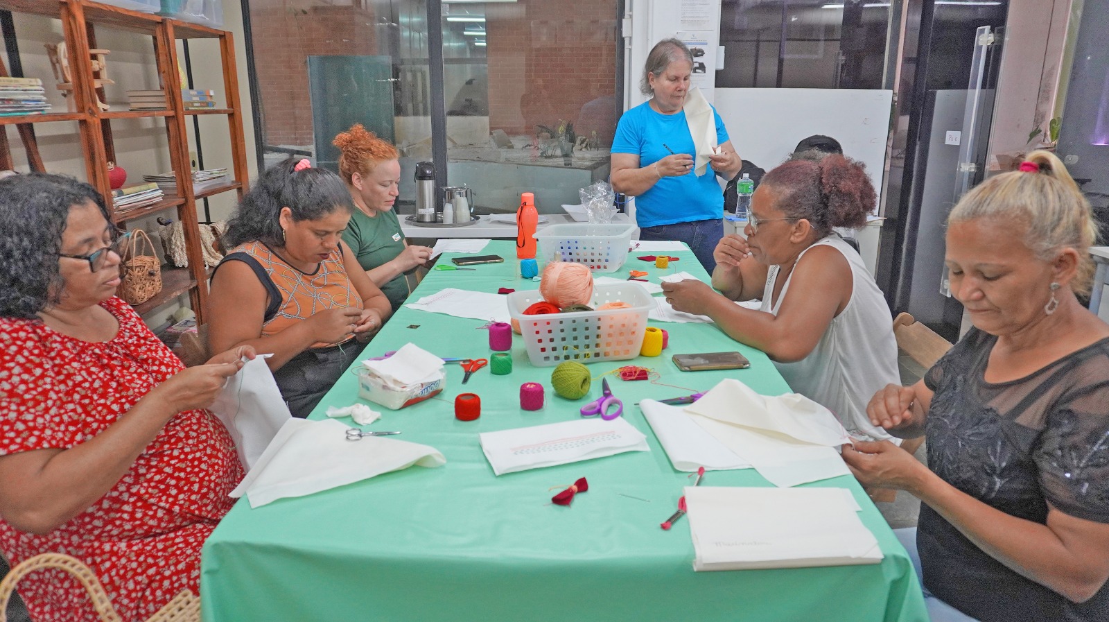 Mulheres rurais de Planaltina participam de oficina de bordado