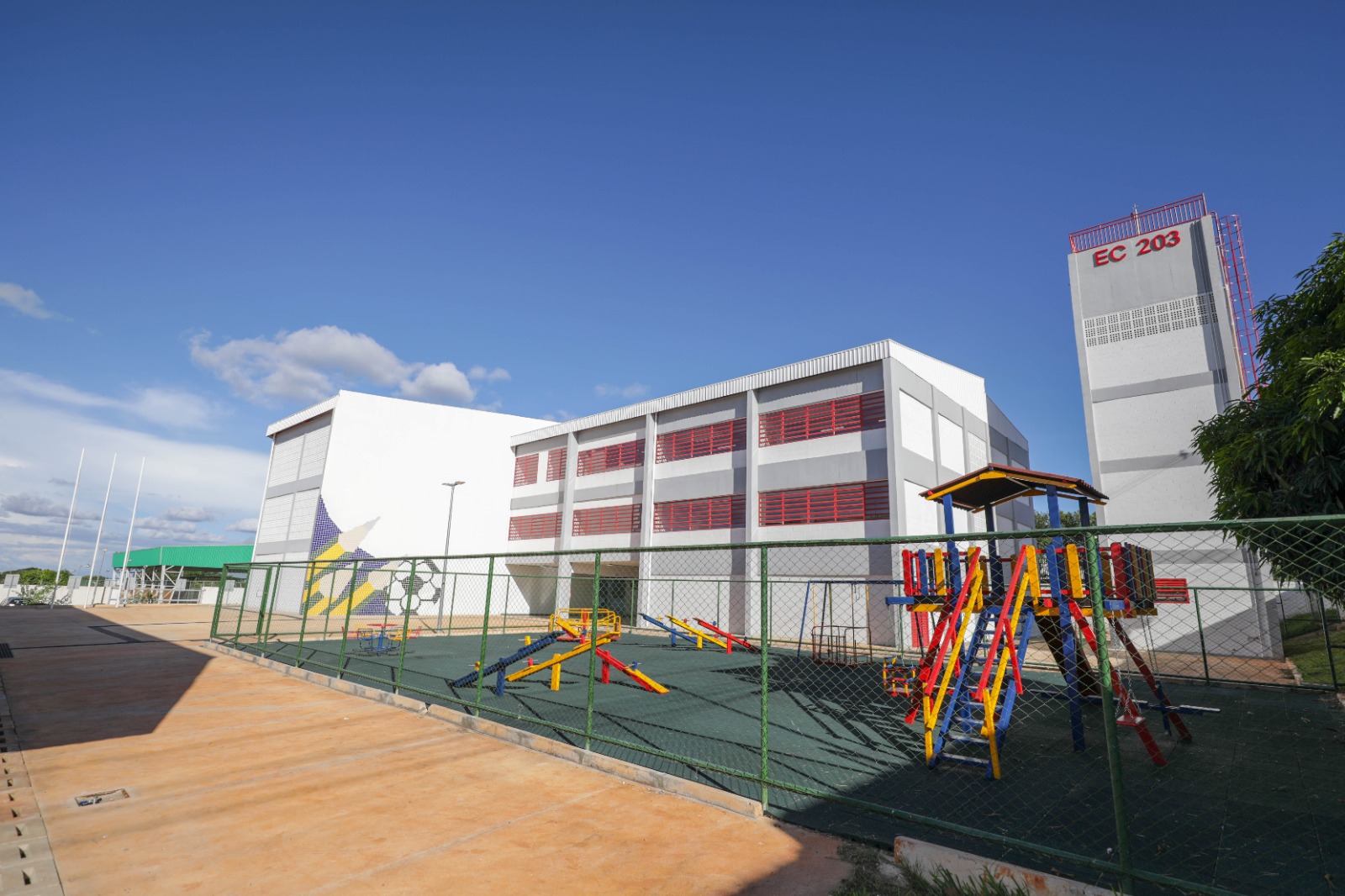 Itapoã ganha escola classe com capacidade para 1,2 mil alunos