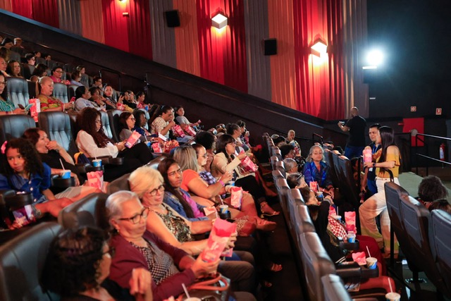 Sessão de cinema leva empoderamento a mais de 300 mulheres