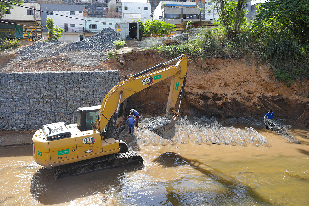 Vila Cauhy: Córrego Riacho Fundo recebe muros de gabiões nas margens