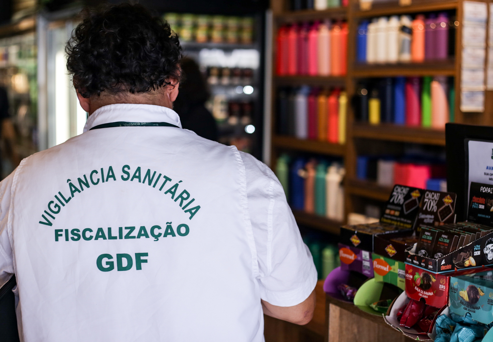 Vigilância Sanitária e Anvisa fiscalizam lojas de suplementos alimentares na Asa Sul