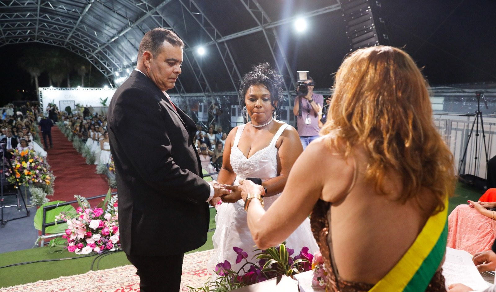 Casamento Comunitário reúne 50 casais no Pontão do Lago Sul