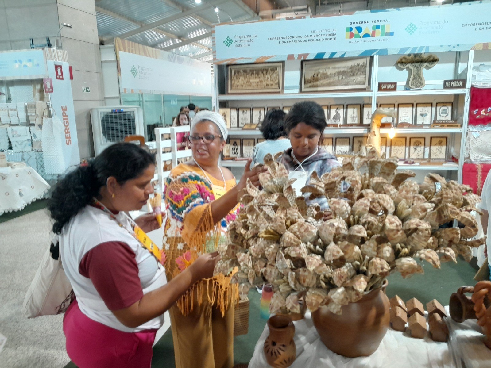 Excursão leva artesãs da área rural ao Salão do Artesanato de Brasília