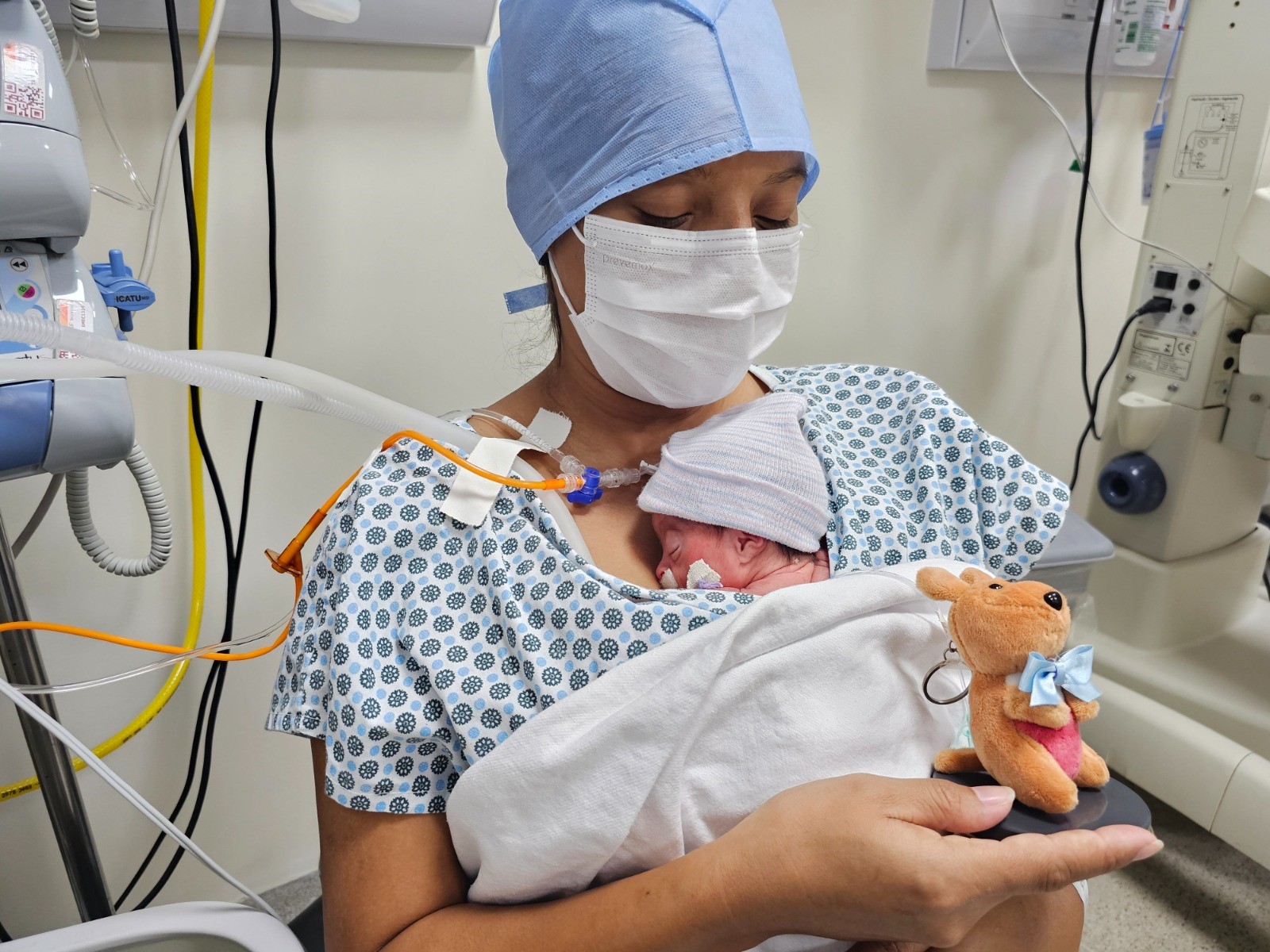 Equipe de UTI neonatal faz ‘canguruzaço’ para celebrar Dia Mundial do Método Canguru