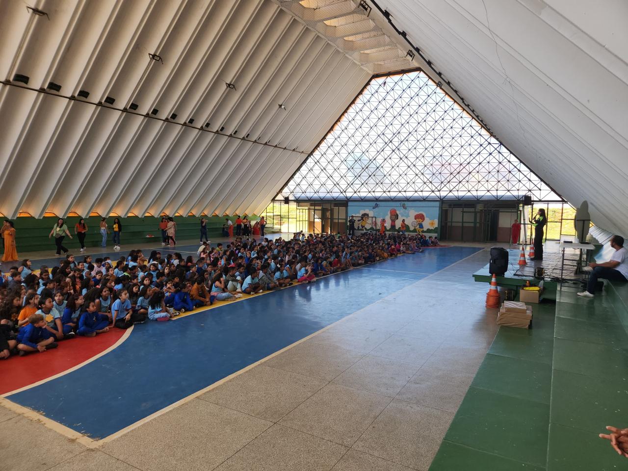 Ação do DER orienta 1.600 alunos em escola de Sobradinho II