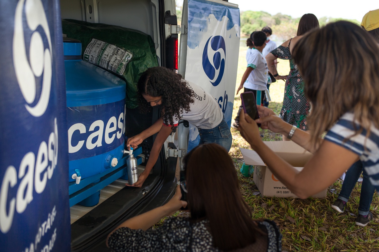 Caesb dará 15 mil litros de água para atender 72 mil pessoas em cinco eventos no DF