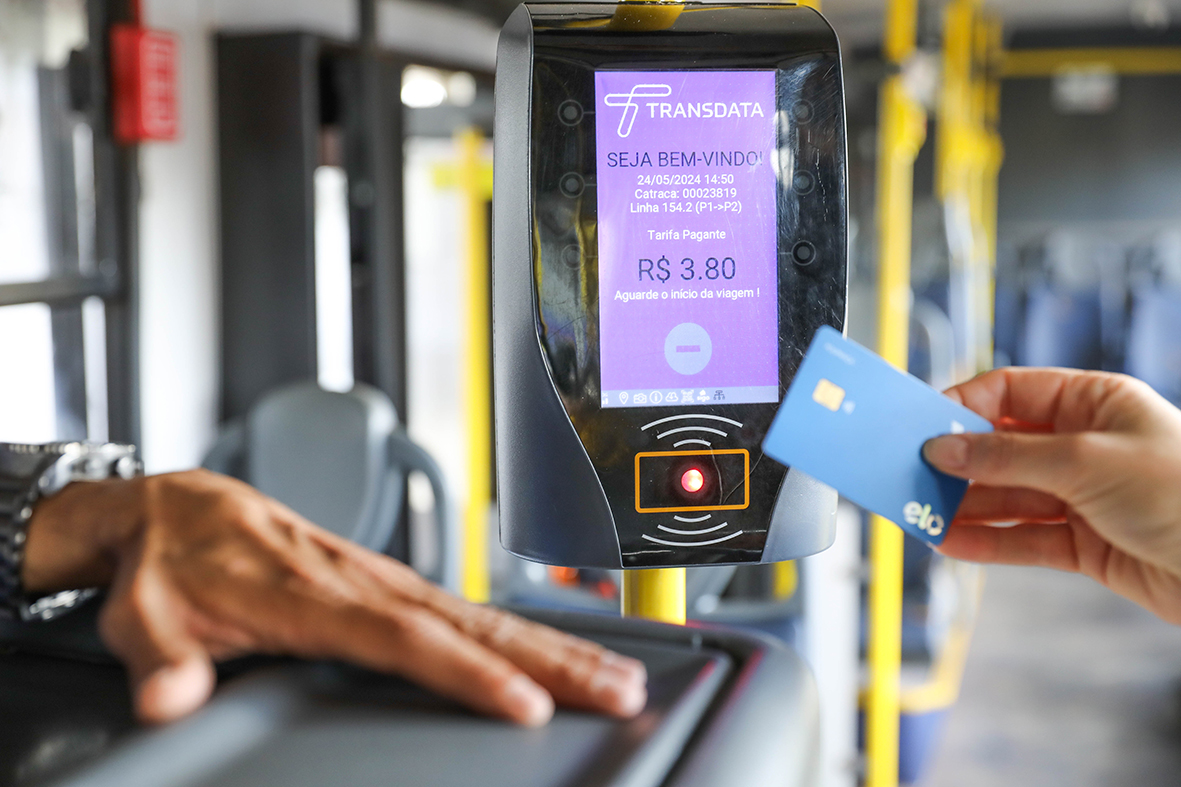 Em fase de testes, mais de 130 ônibus já circulam com pagamento digital