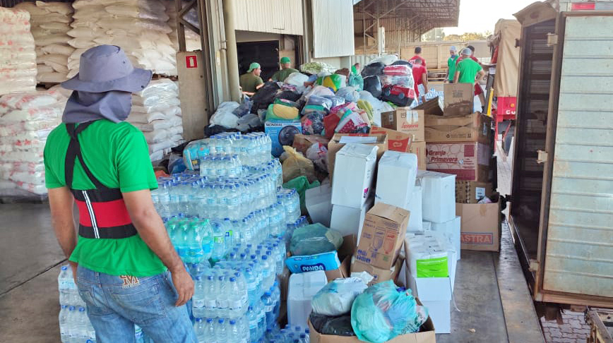 Mais de 30 toneladas de doações são enviadas a agricultores atingidos pelas enchentes no RS