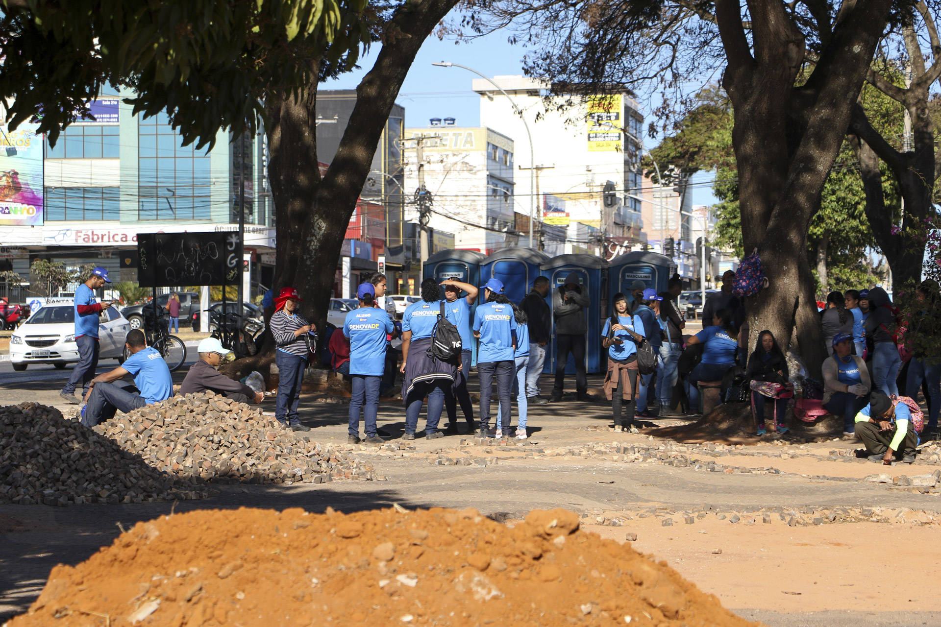 Alunos do RenovaDF trabalham nas obras da Avenida Hélio Prates