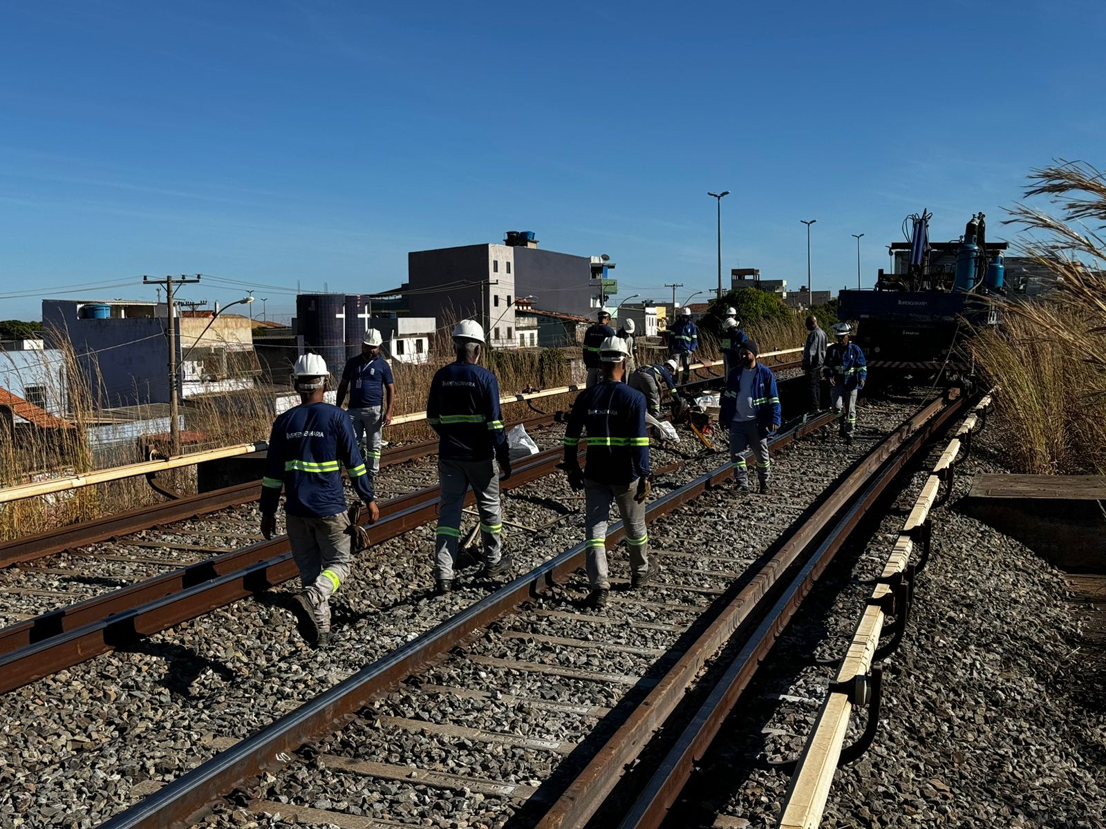 Equipe do Metrô-DF conclui instalação de equipamento e normaliza operação dos trens