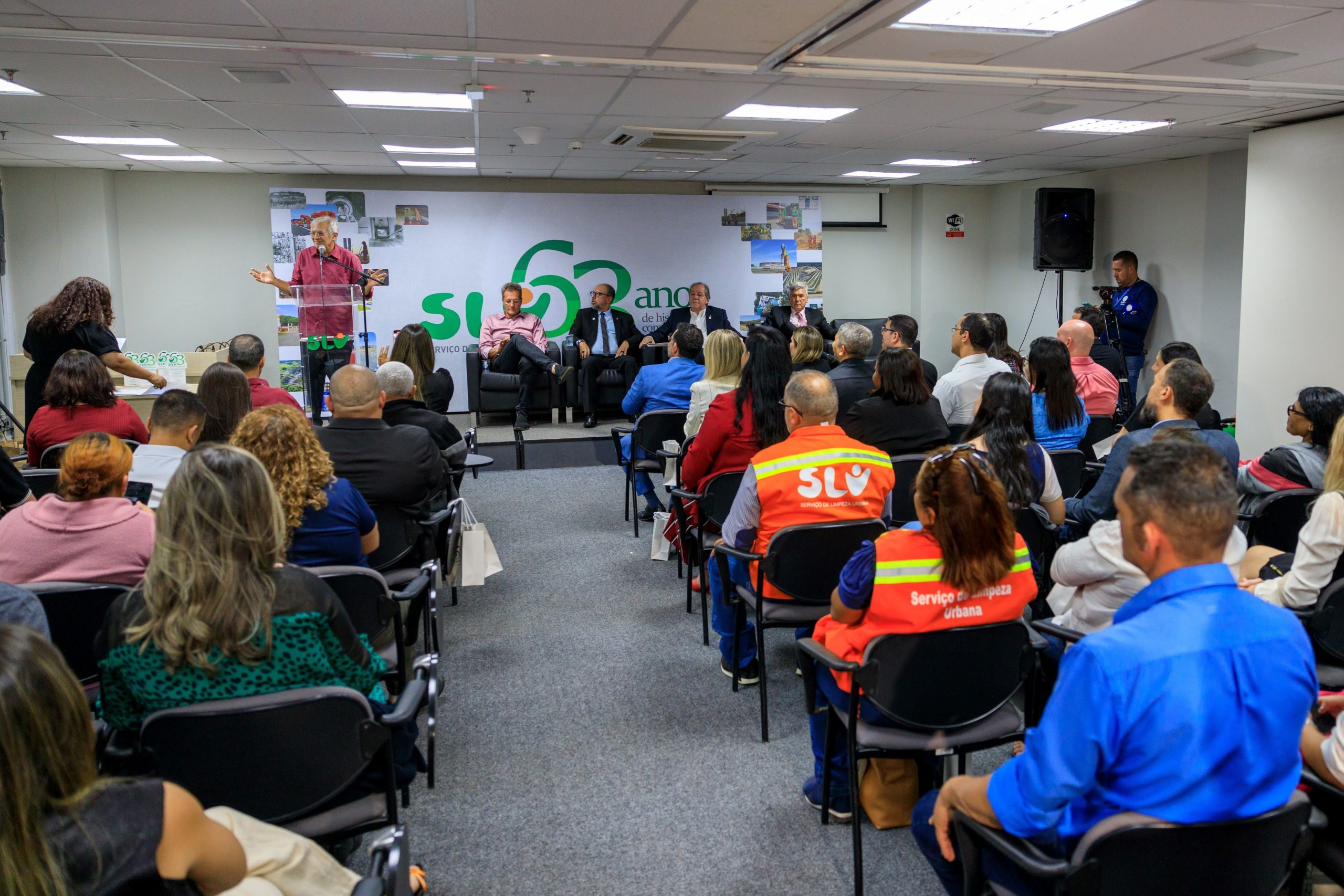 SLU comemora 63 anos com homenagens aos servidores