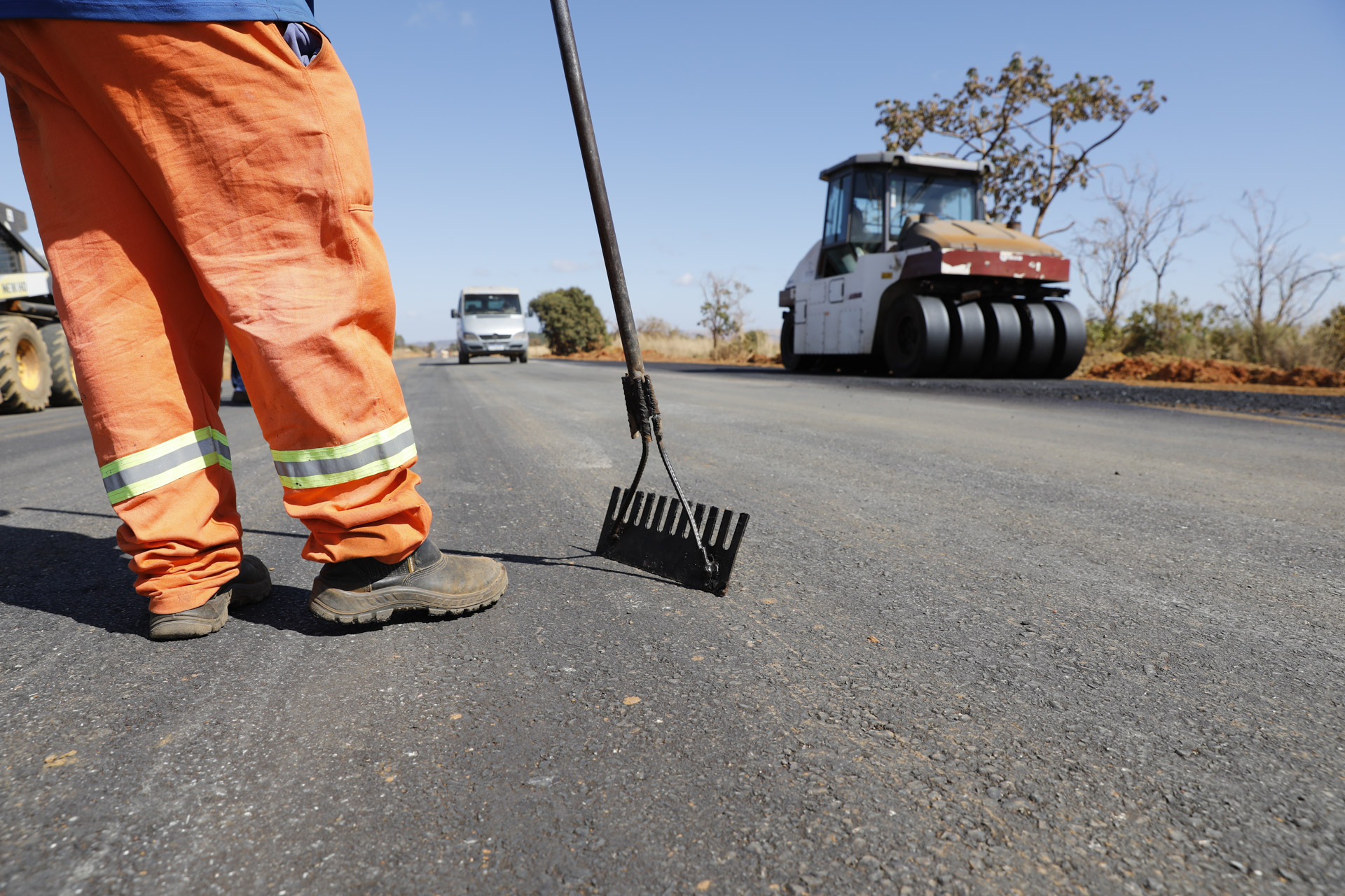 Mais de 8 quilômetros da DF-220, em Brazlândia, já foram pavimentados