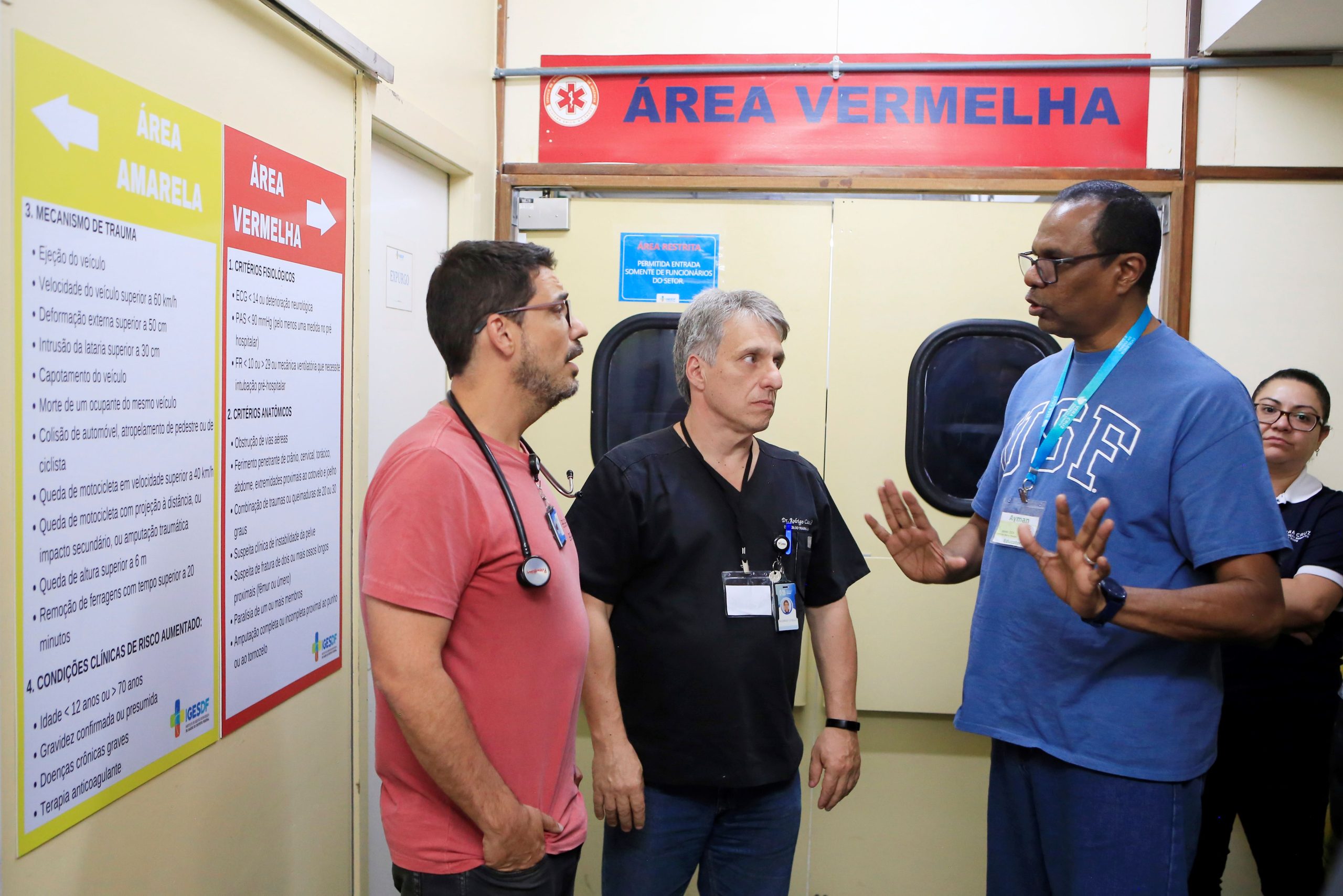 Instrutores do European Trauma Course fazem visita técnica ao Centro de Trauma do HBDF