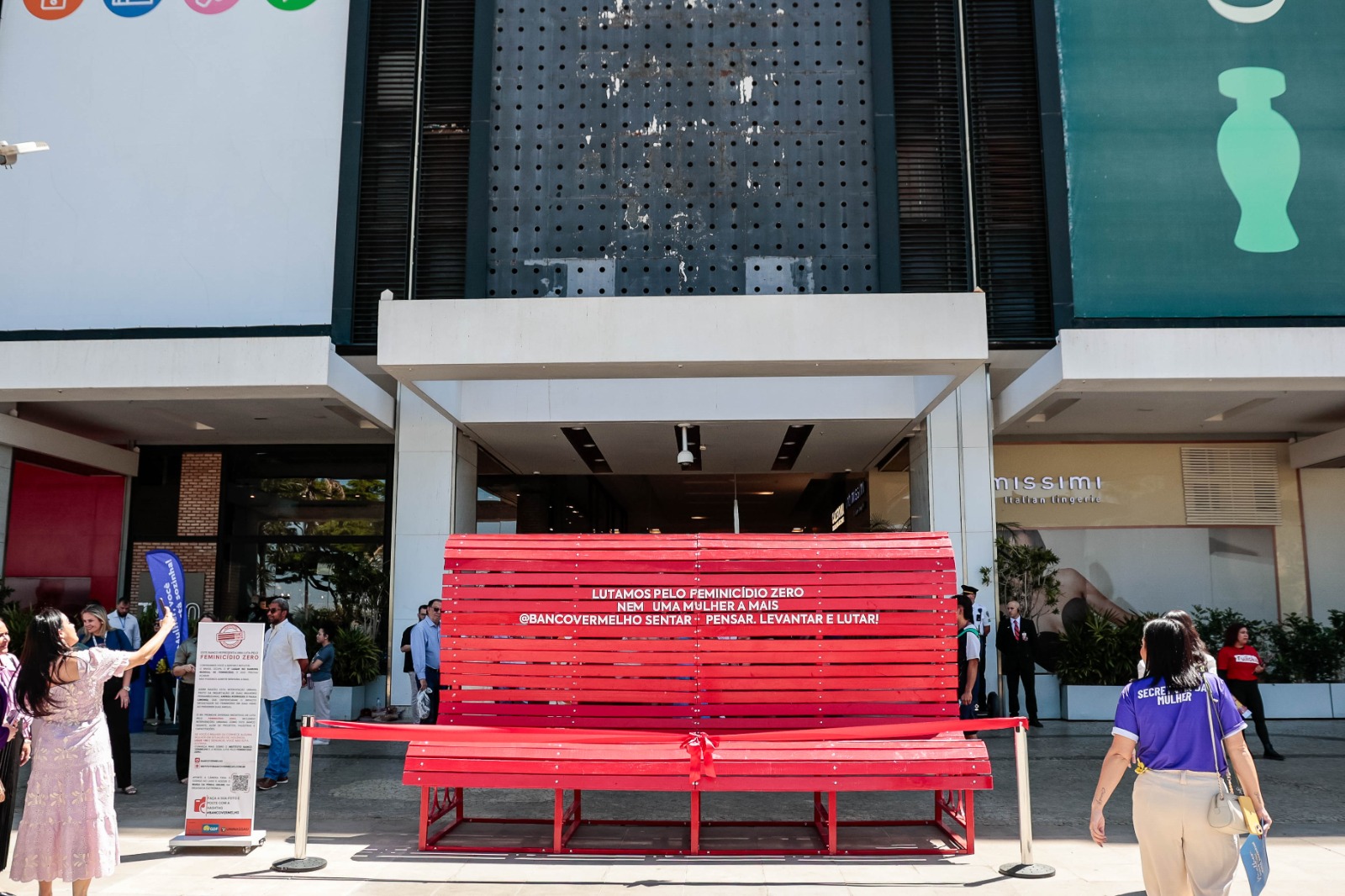 Banco Vermelho leva conscientização sobre violência doméstica ao centro da capital