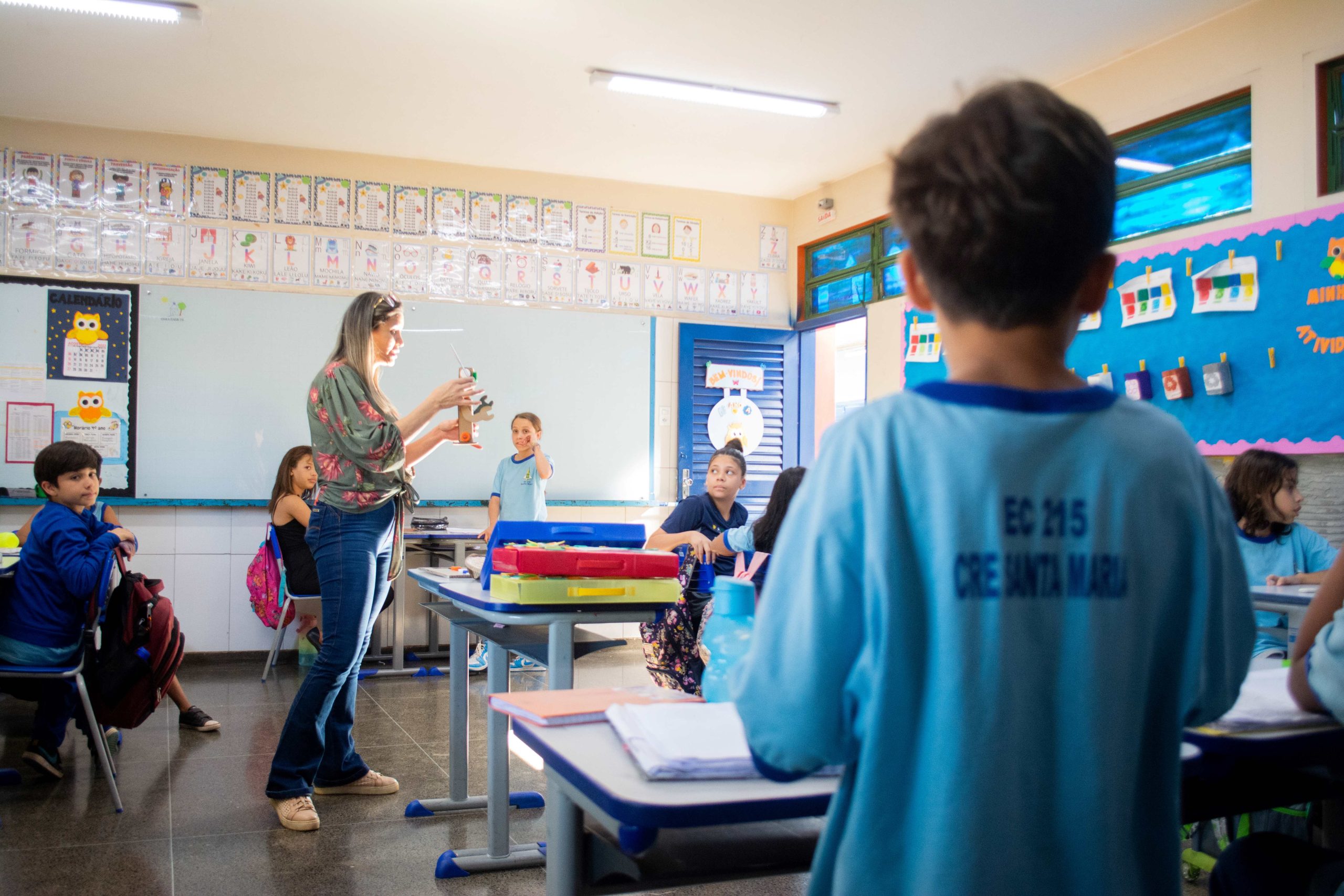 Investimentos em infraestrutura e formação continuada valorizam profissionais da educação