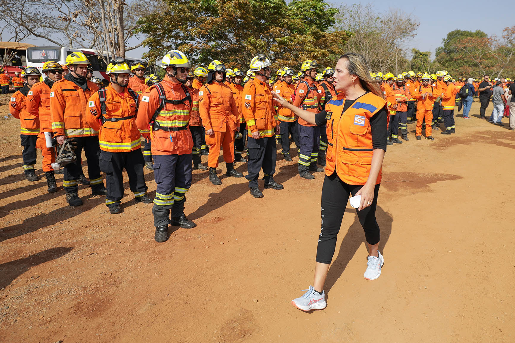 Após três dias, combatentes controlam incêndio no Parque Nacional de Brasília