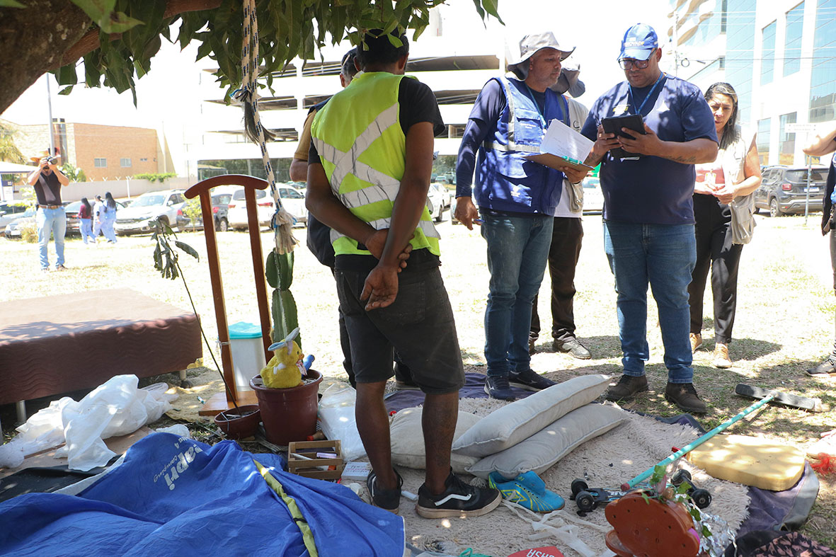 Ação de acolhimento atende 77 pessoas em situação de rua no DF nesta semana