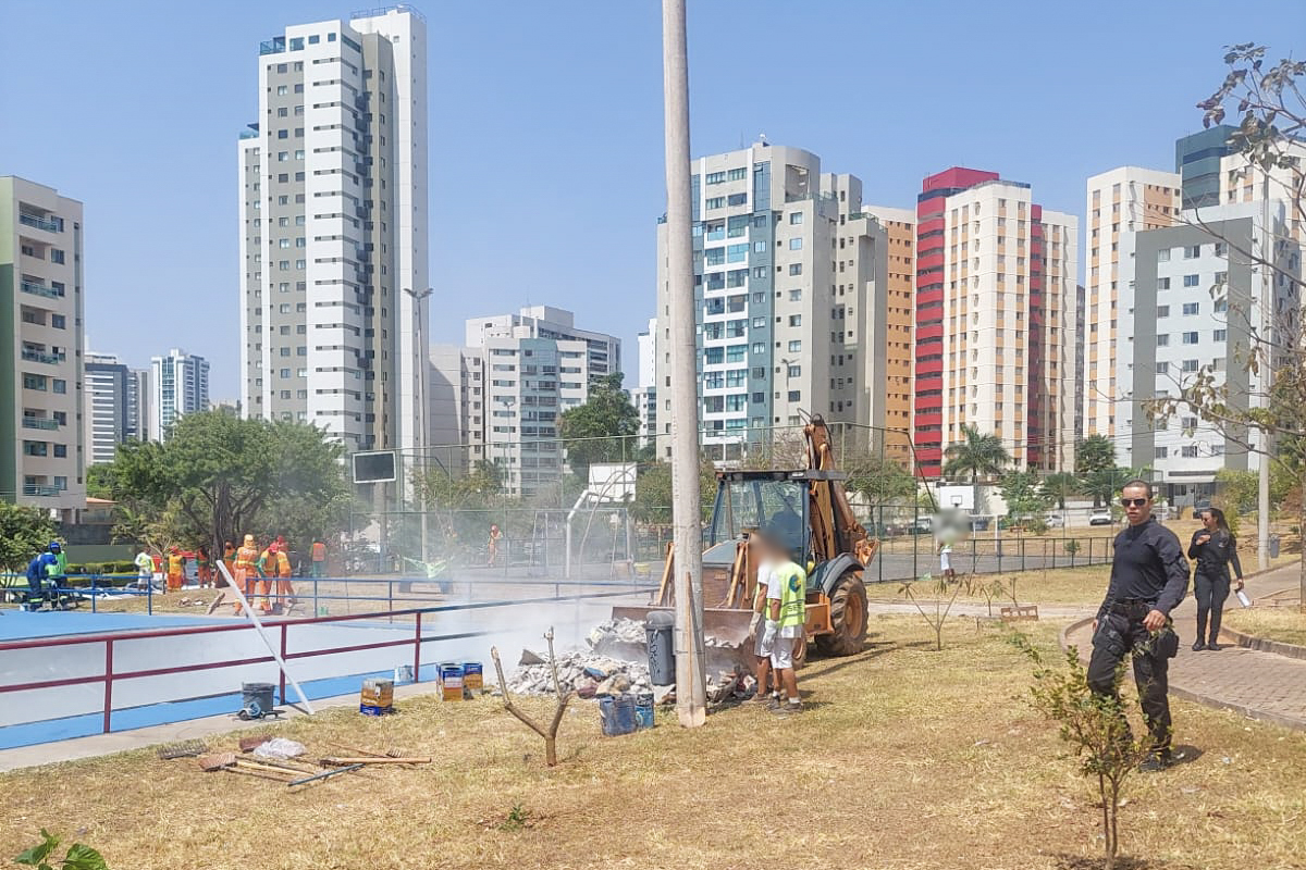 Praça das Araras, em Águas Claras, passa por reforma e ganha novo parquinho infantil