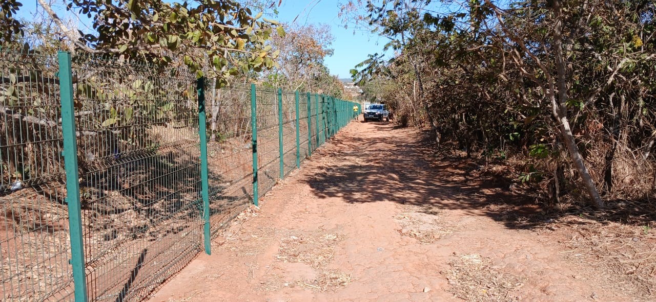 Brigadistas florestais fazem aceiro preventivo em Planaltina