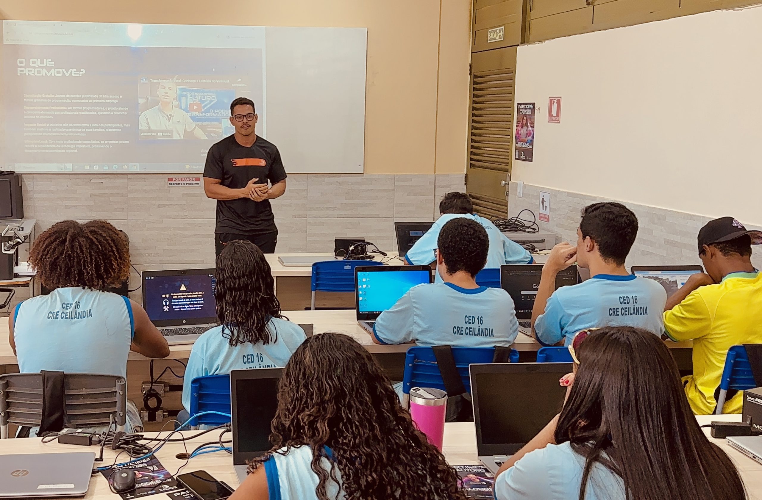 Iniciativa capacita estudantes da rede pública em computação