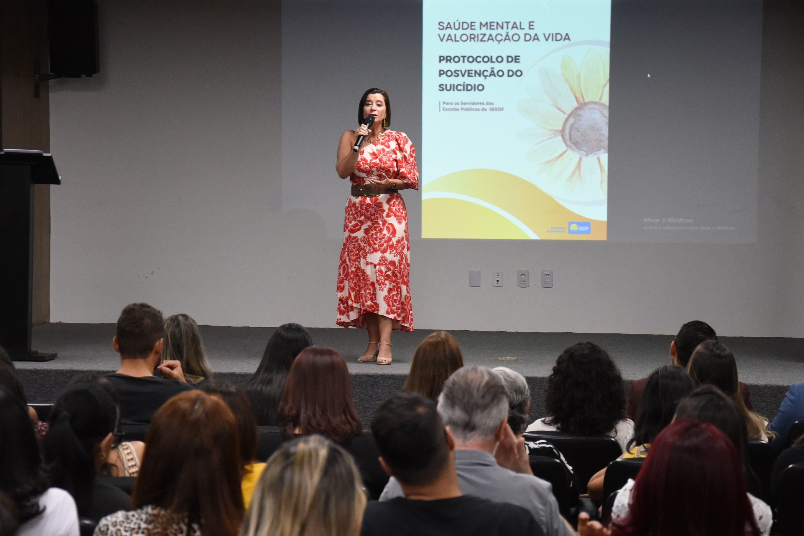 Servidores da Educação participam de evento sobre prevenção ao suicídio