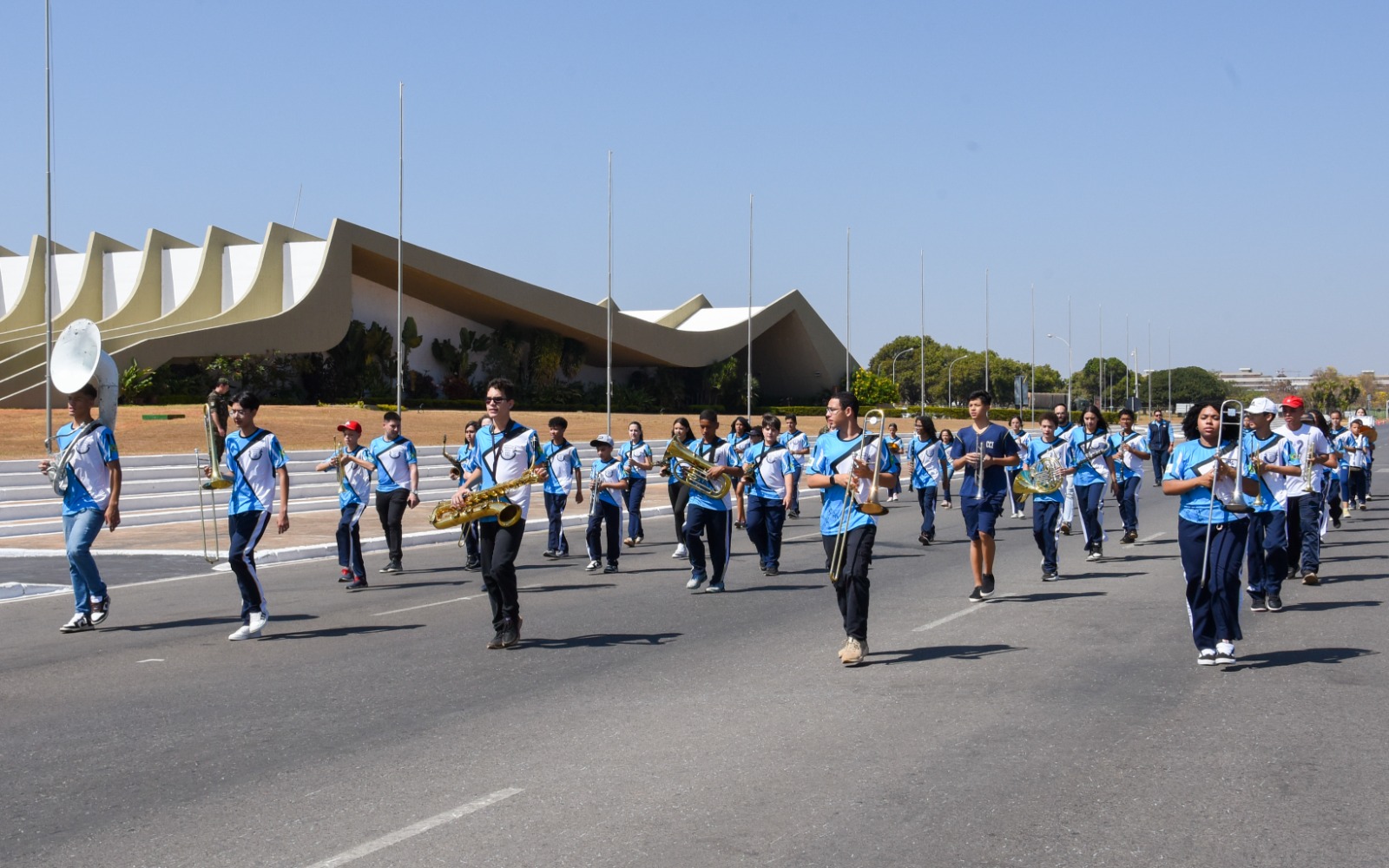 Estudantes participam de ensaio geral para o desfile de 7 de Setembro