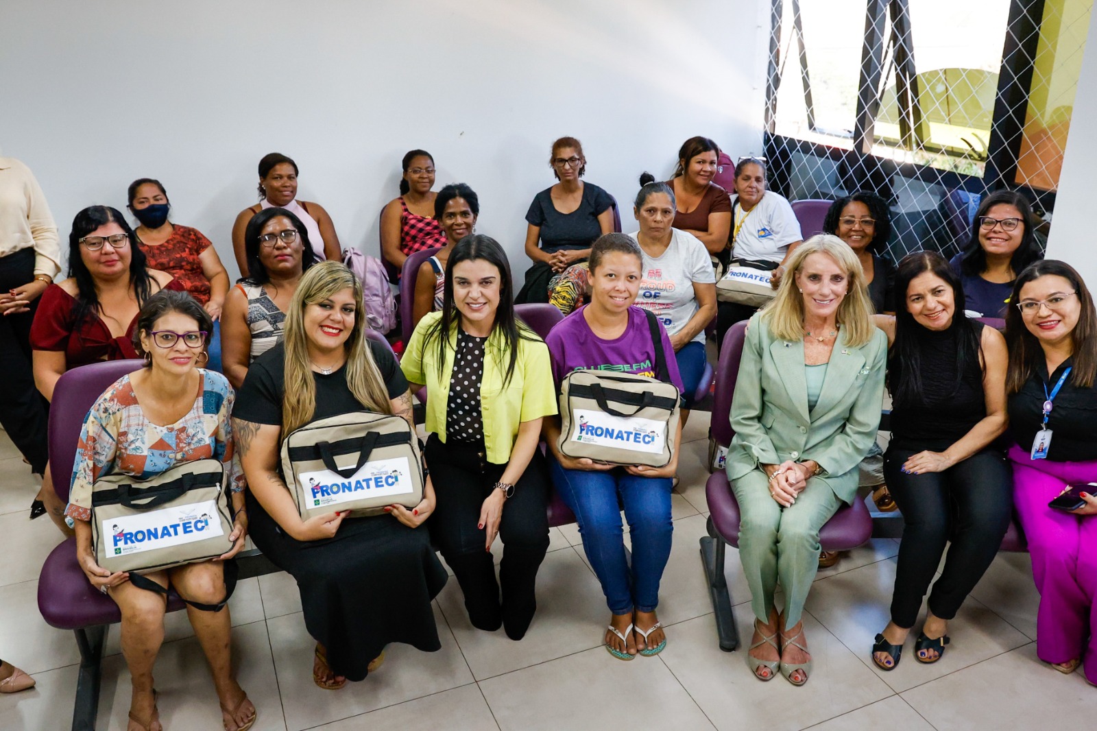 Casa da Mulher Brasileira recebe doações da Embaixada dos Estados Unidos