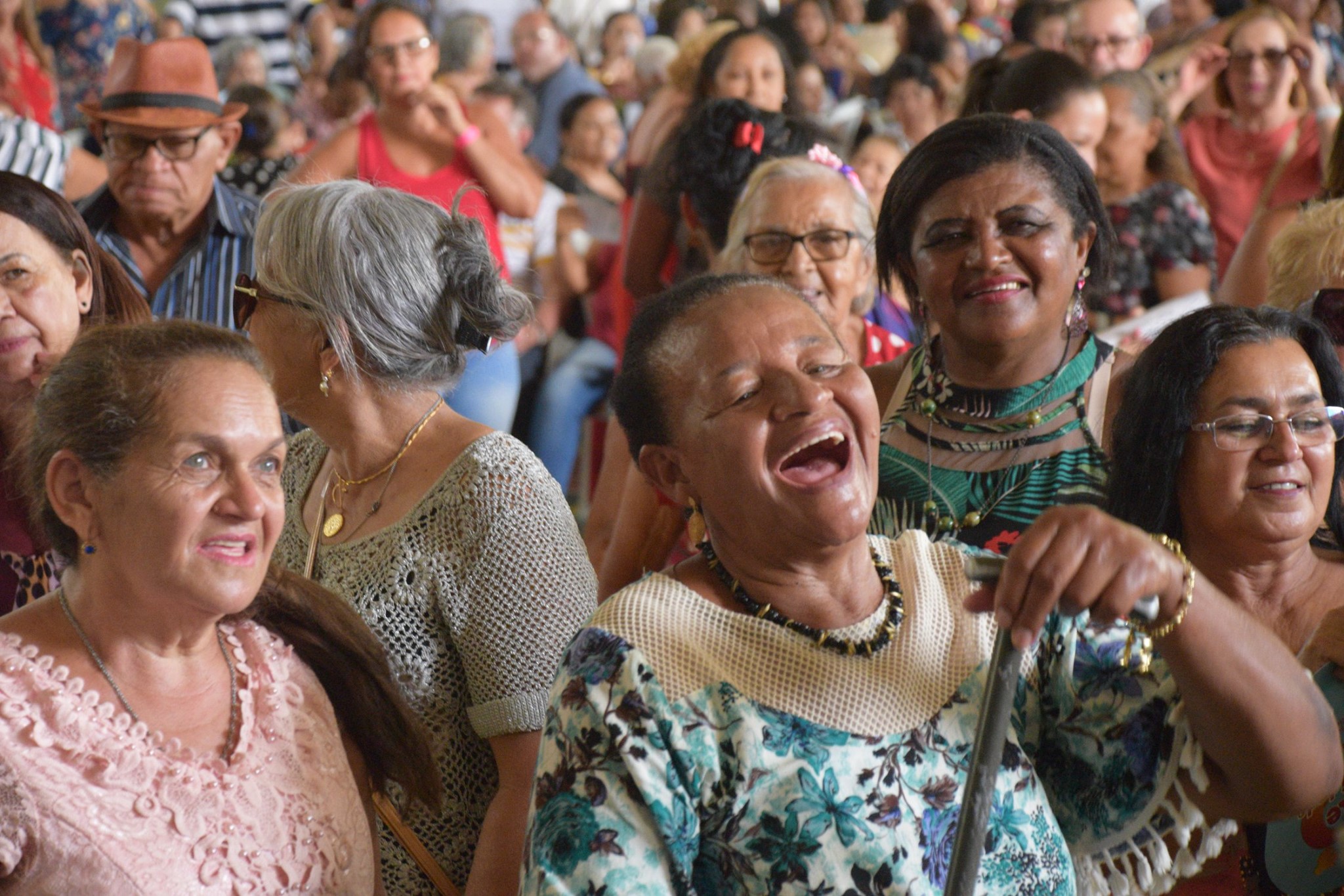 Centros olmpicos e paralmpicos promovem bailes em celebrao ao Ms do Idoso