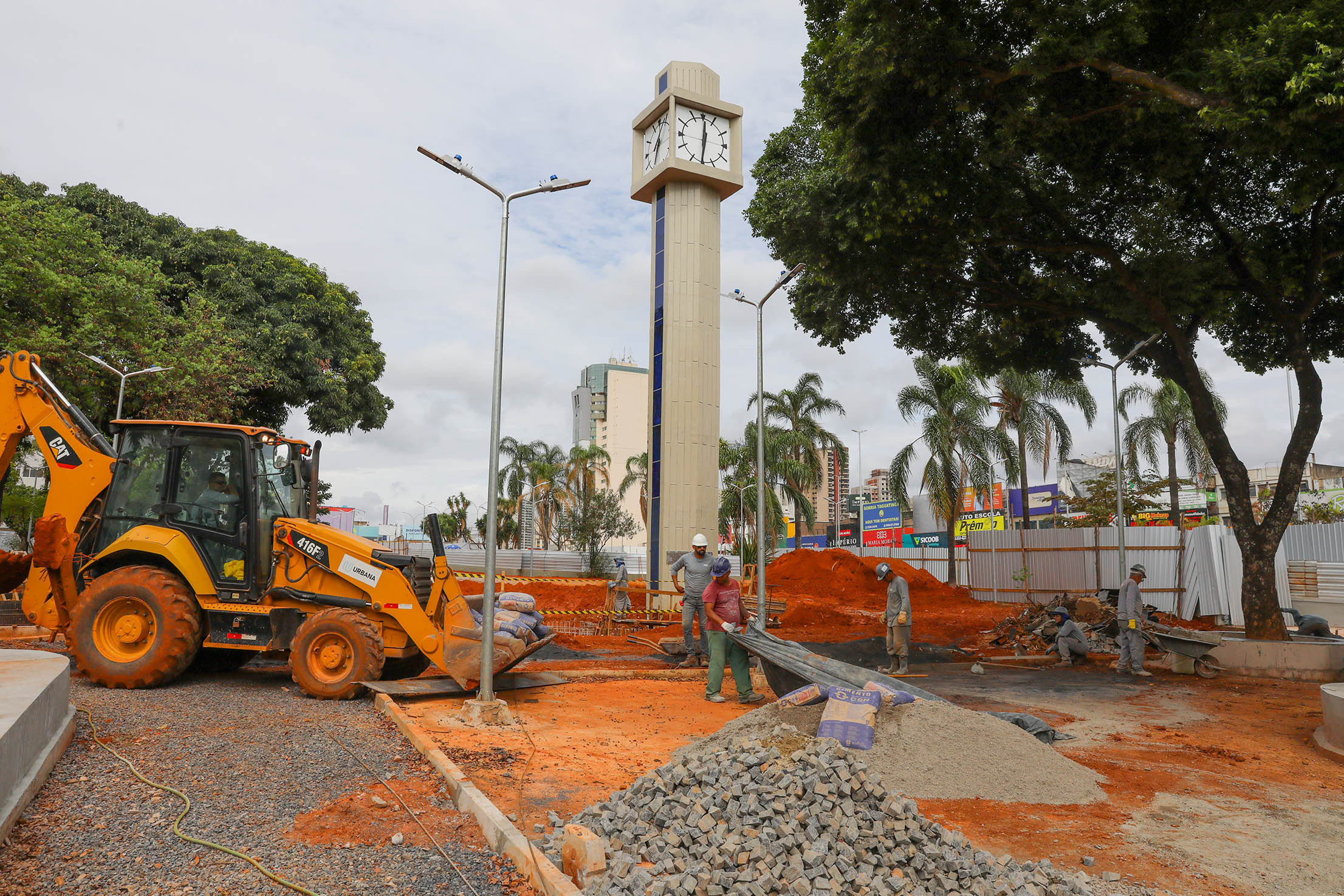 Obras da Praça do Relógio entram na etapa de conclusão de calçadas e execução do paisagismo