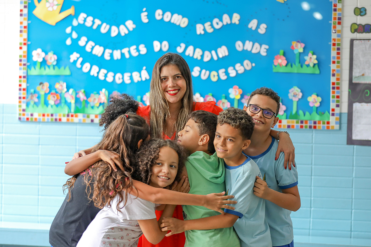 Dia do Professor: Educadores do DF conduzem estudantes de todas as idades na jornada do aprendizado